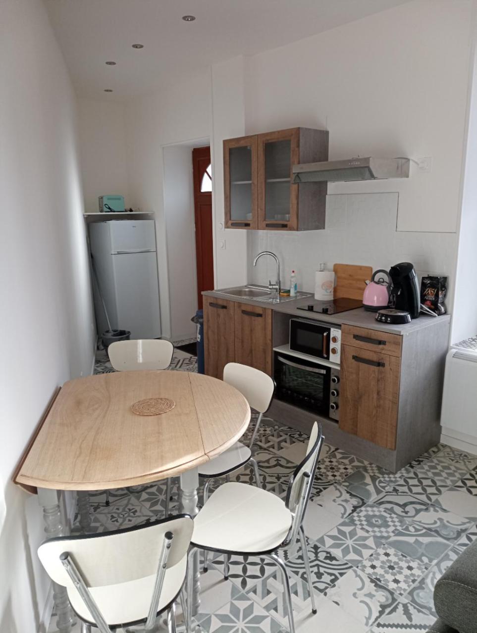 Appart Proche Toutes Commodites Souvigny Kültér fotó