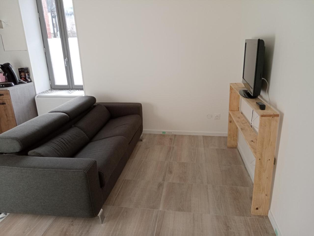 Appart Proche Toutes Commodites Souvigny Kültér fotó